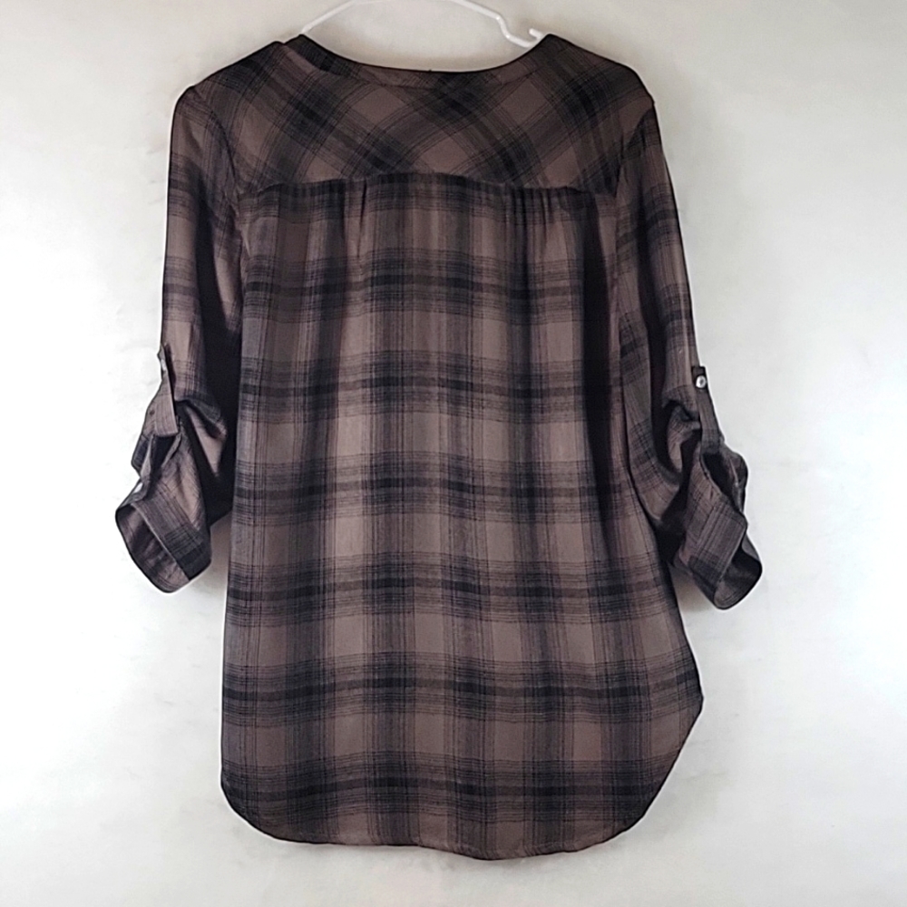 Intro. V-Neckline Plaid Button Tab Adjustable Sle… - image 8